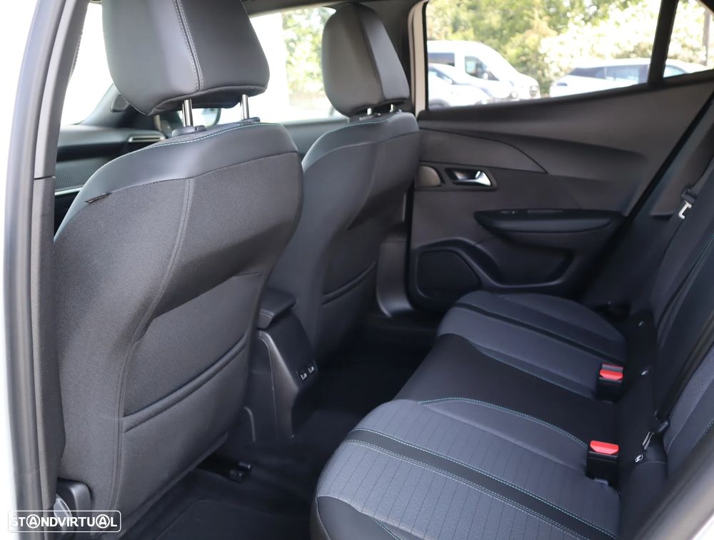 Peugeot e-2008 Allure - 23