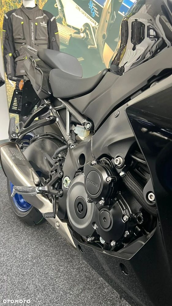 Suzuki GSX 1000 - 6