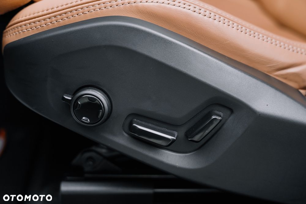 Volvo XC 60 T8 Plug-In Hybrid AWD Ultimate Dark - 16