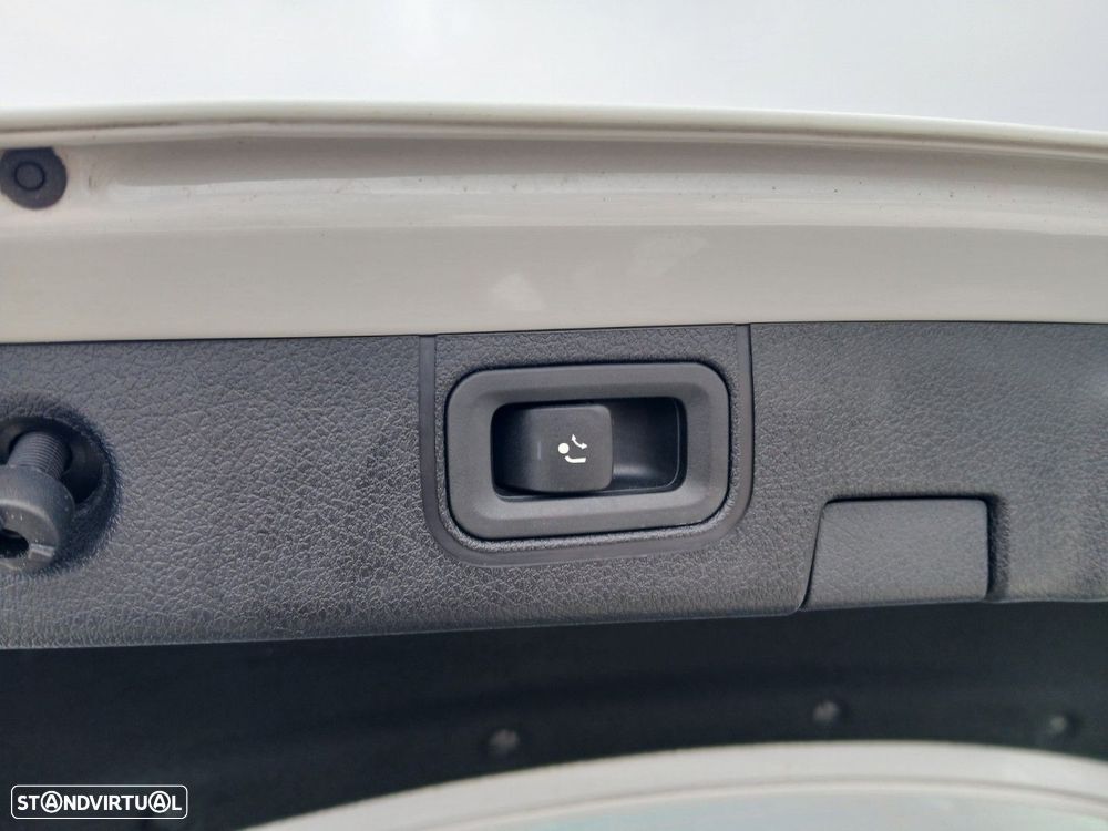 Mercedes-Benz A 250 Limousine e 8G-DCT - 11