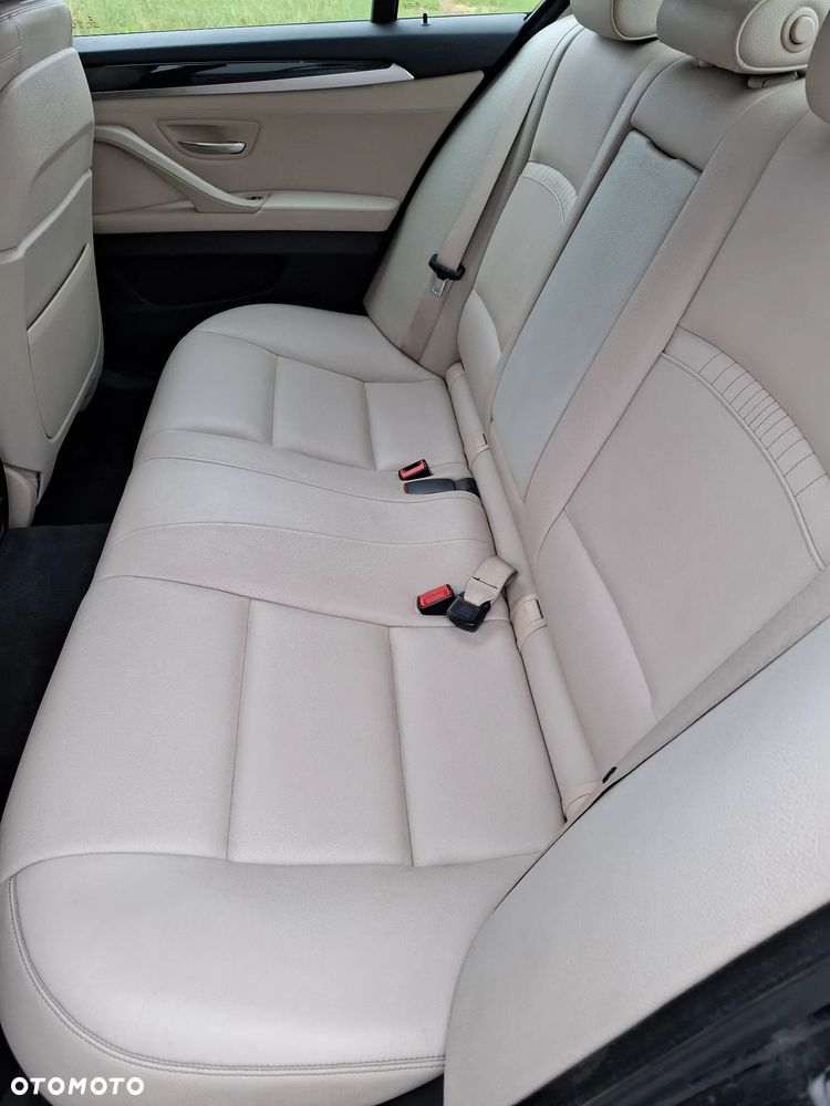 BMW Seria 5 525d xDrive - 21