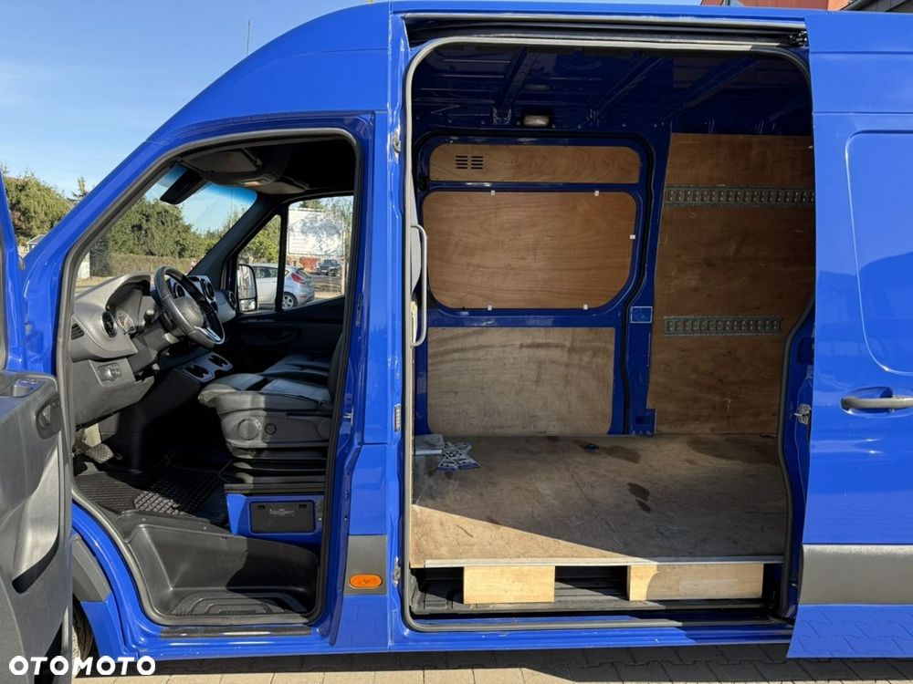 Mercedes-Benz Sprinter - 21