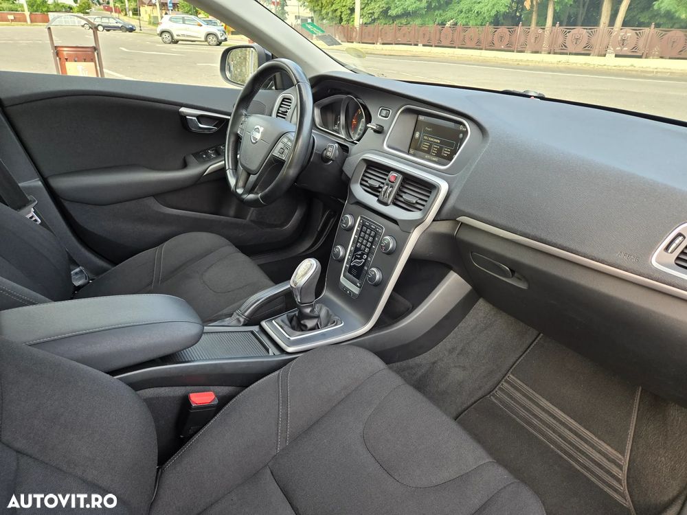 Volvo V40 D2 Kinetic - 9