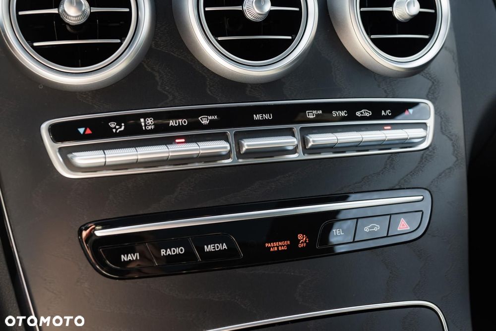 Mercedes-Benz Klasa C 300 9G-TRONIC - 24