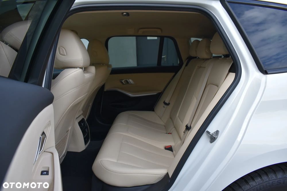BMW Seria 3 320e Luxury Line - 21