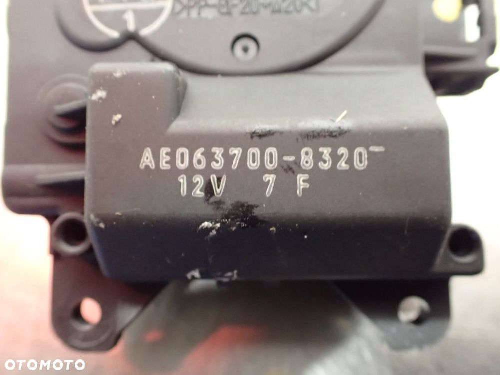 SILNICZEK NAGRZEWNICY MITSUBISHI COLT VI Z30 AE063700-8320 - 3