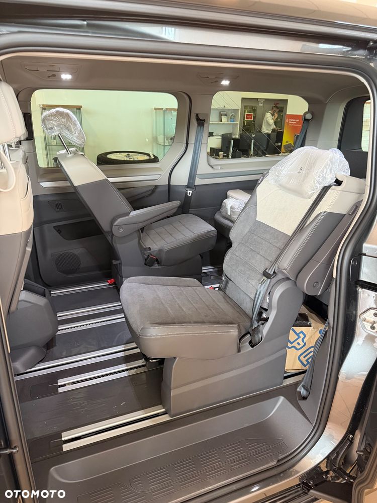 Volkswagen Multivan - 9