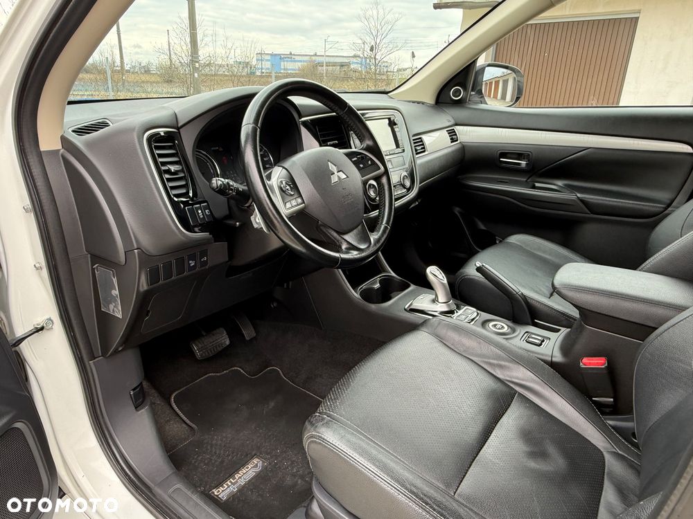 Mitsubishi Outlander 2.0 4WD Top - 15