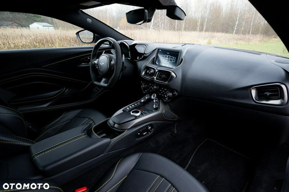 Aston Martin Vantage - 28