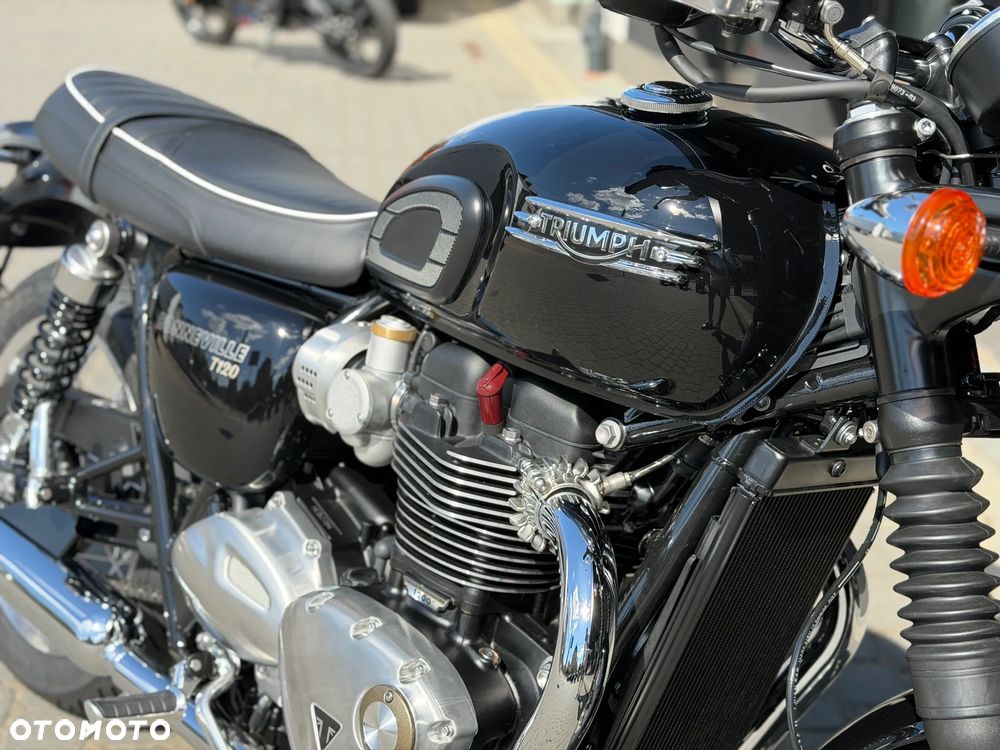 Triumph Bonneville - 7