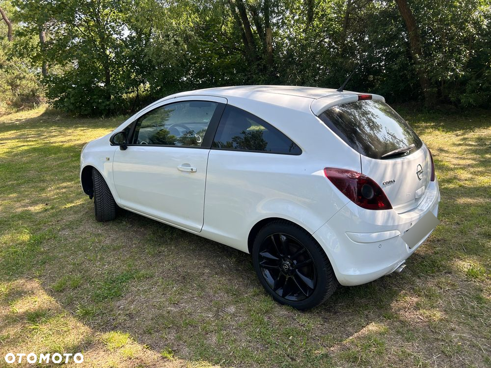 Opel Corsa 1.4 16V Color Edition - 4
