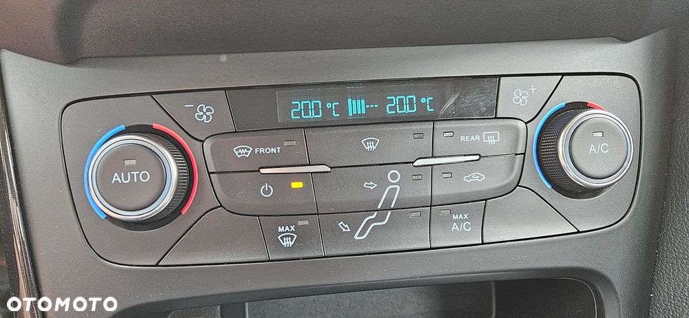Ford Focus 1.0 EcoBoost Titanium - 22