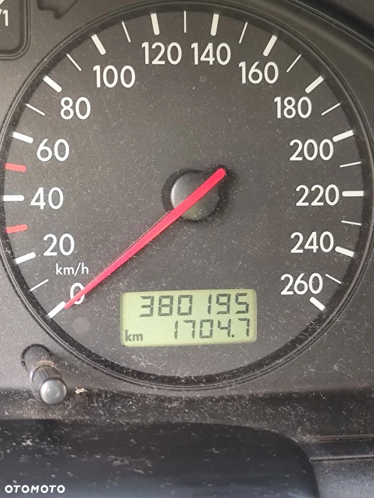 Volkswagen Passat 1.9 TDI - 13