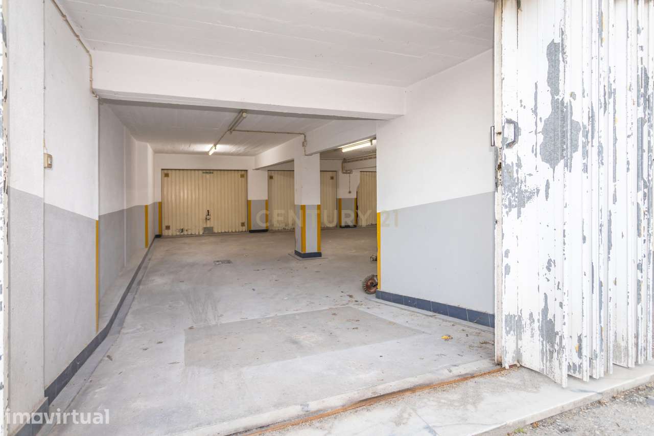 Lugar de Garagem Privativo - Av. Bento Jesus Caraça - Grande imagem: 3/19