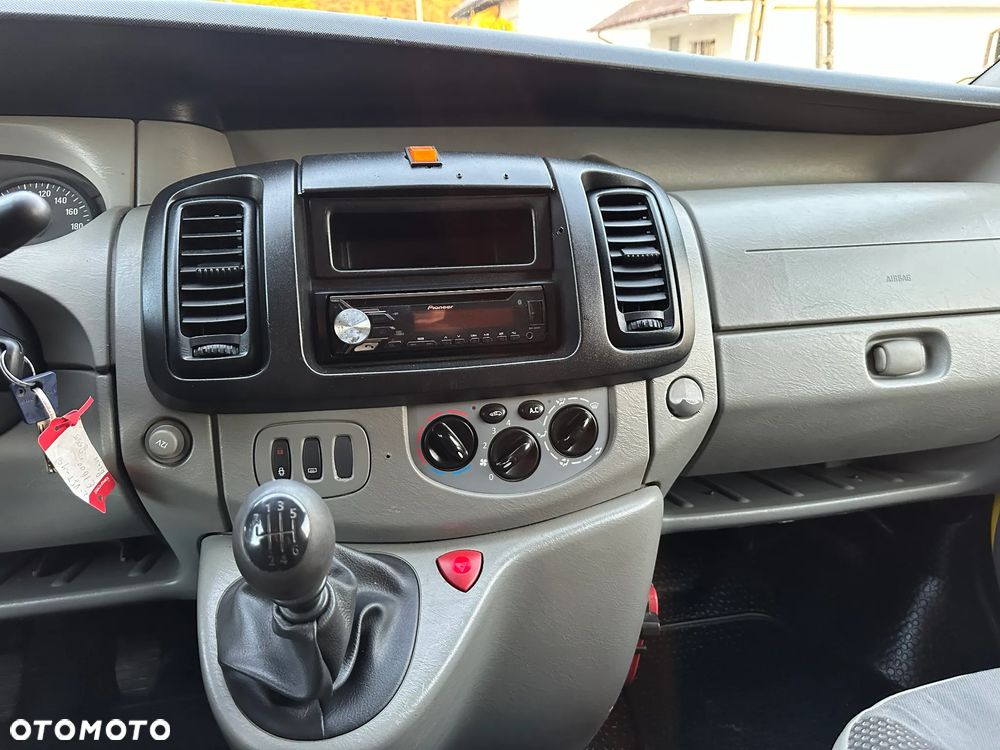 Opel Vivaro - 8