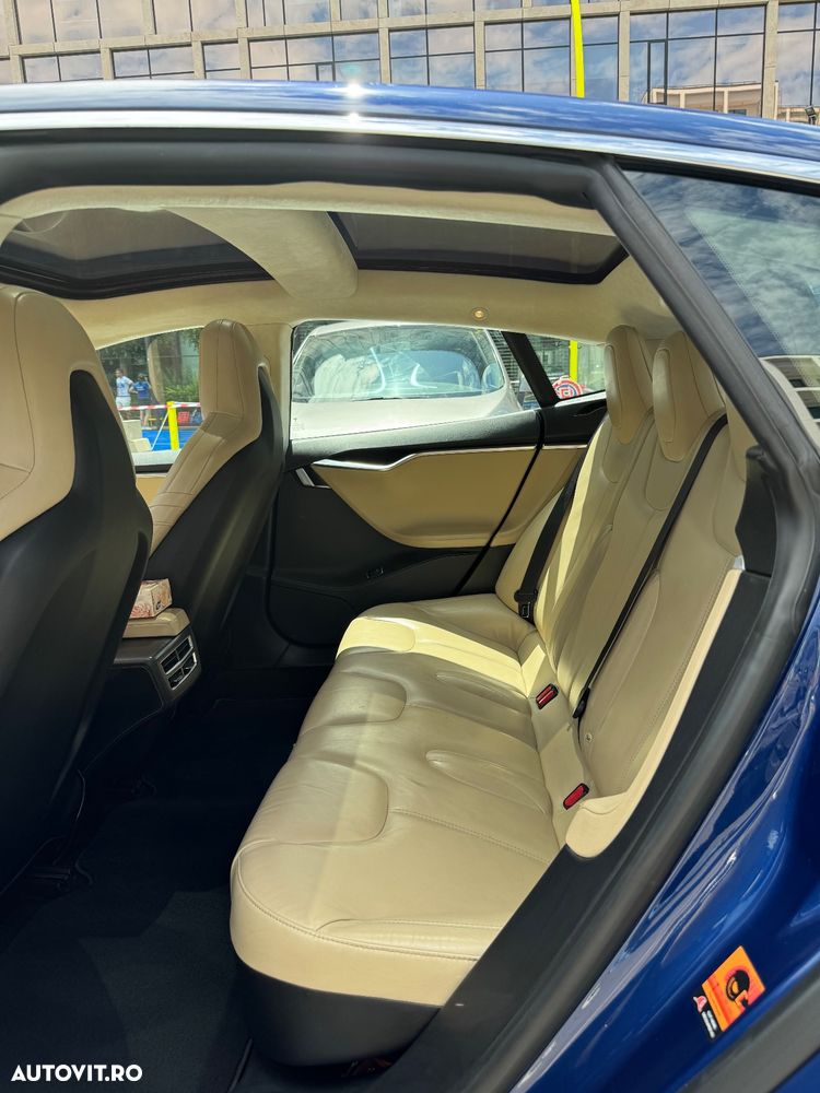 Tesla Model S - 5