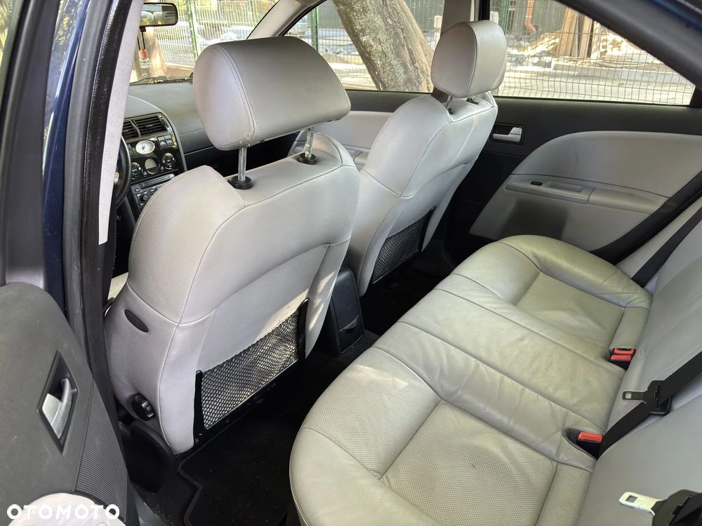 Ford Mondeo V6 ST 220 - 30