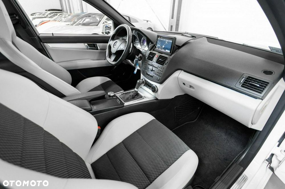 Mercedes-Benz Klasa C 63 AMG AMG SPEEDSHIFT MCT - 22