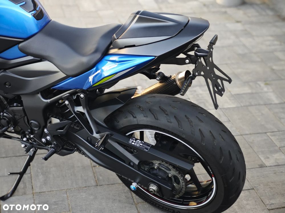 Suzuki GSX - 24