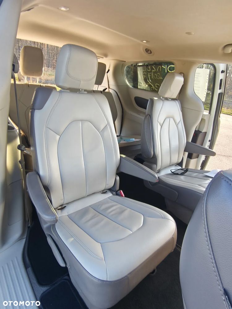 Chrysler Pacifica - 4