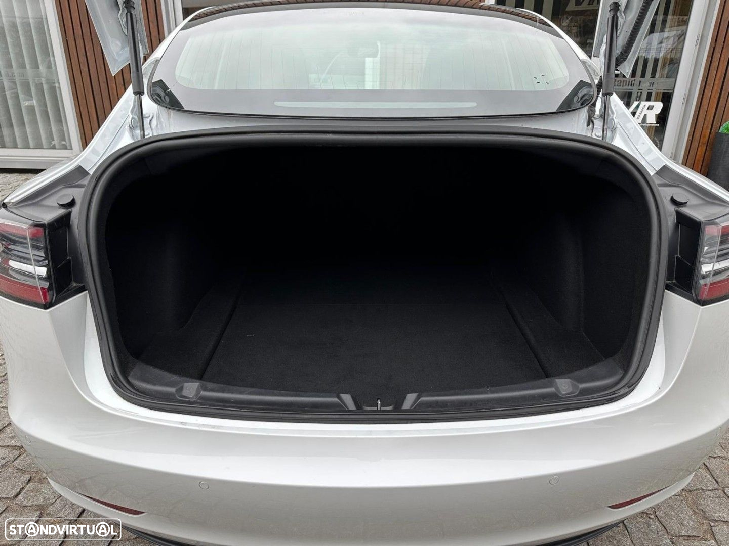 Tesla Model 3 Long-Range RWD - 32