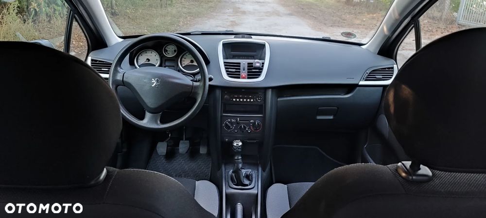 Peugeot 207 1.4 16V Trendy - 18