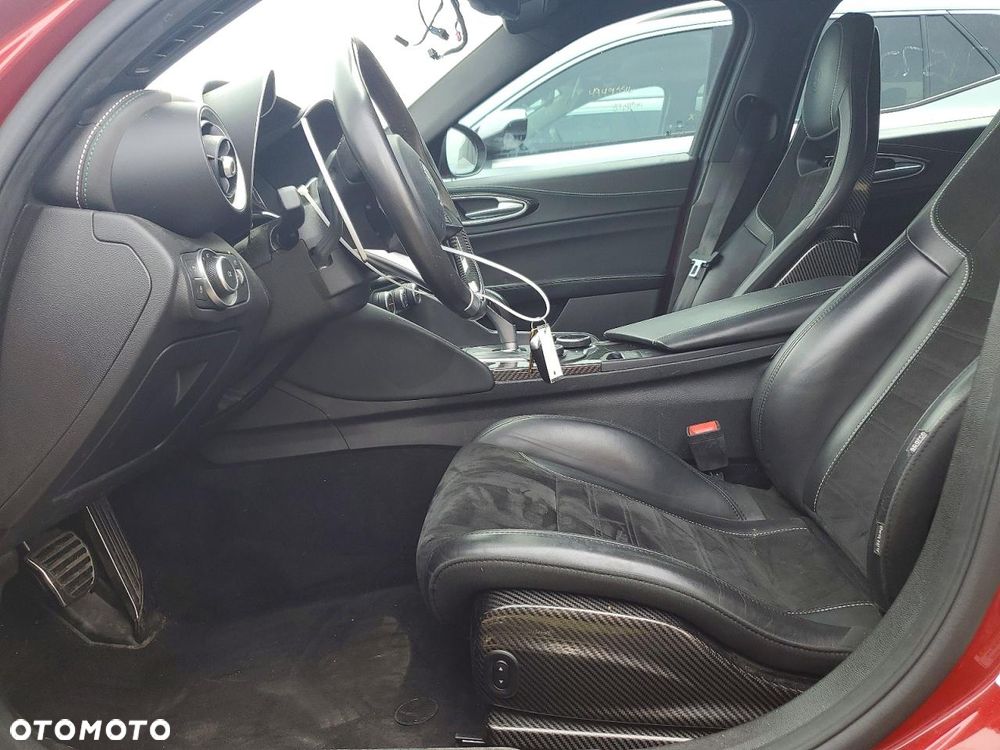 Alfa Romeo Giulia 2.9 V6 Bi-Turbo AT8 Quadrifoglio - 9