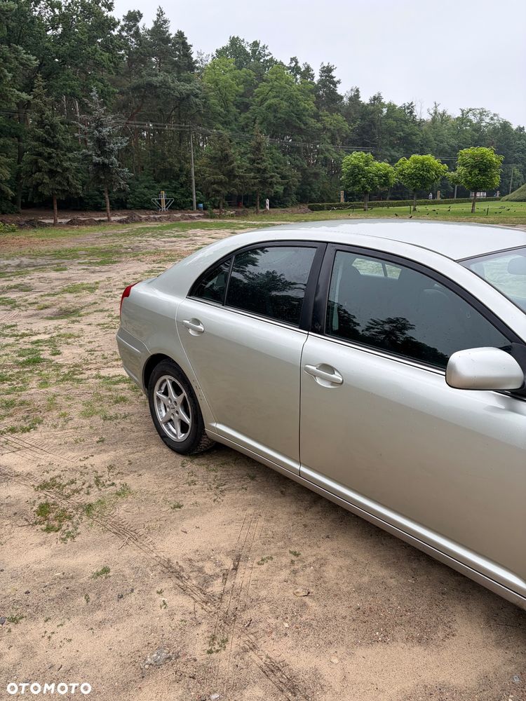 Toyota Avensis 2.0 VVT-i Sol - 11