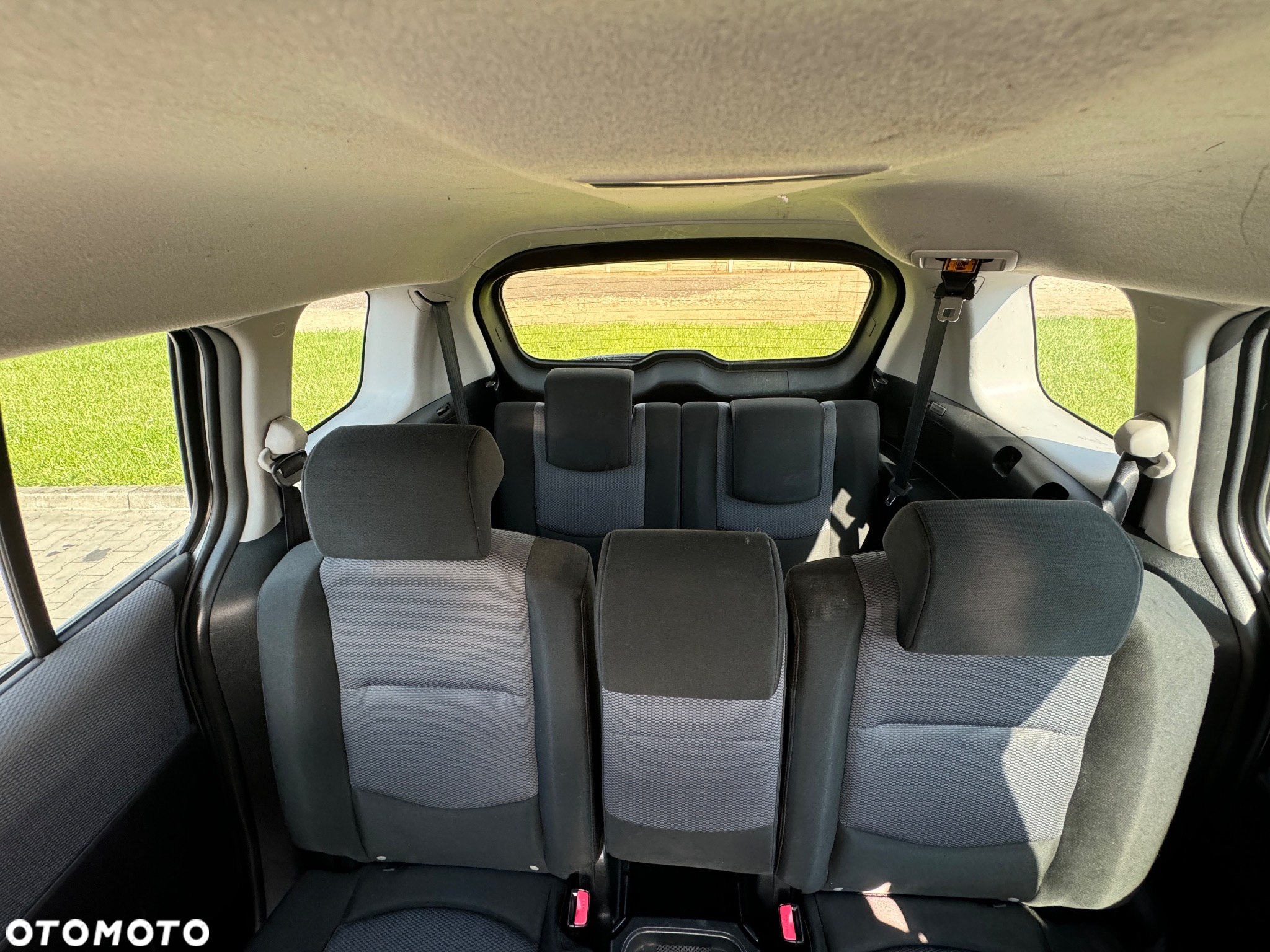 Mazda 5 - 10