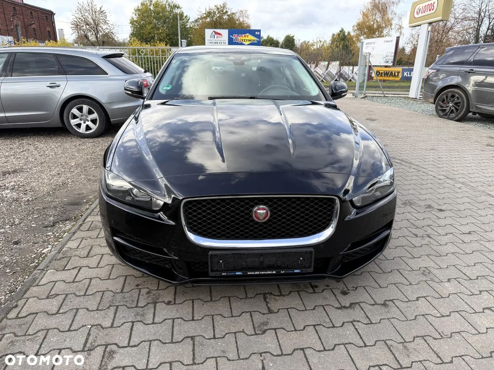 Jaguar XE - 4