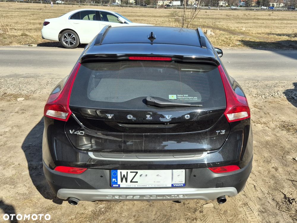 Volvo V40 Cross Country T3 Drive-E Ocean Race - 4