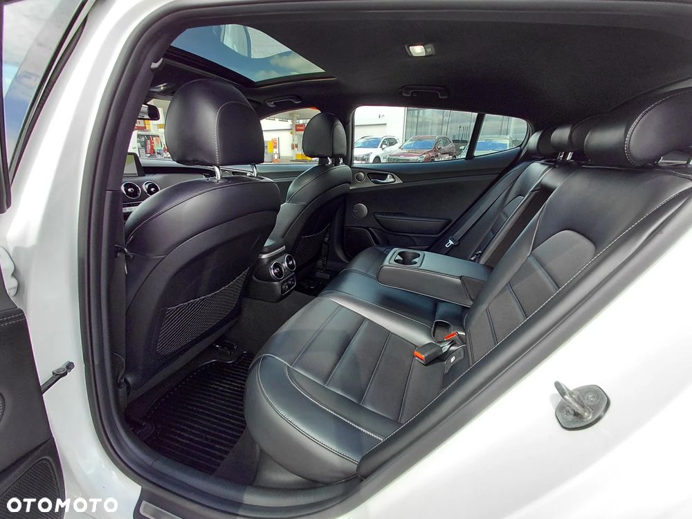 Kia Stinger 3.3 T-GDI V6 GT AWD - 24