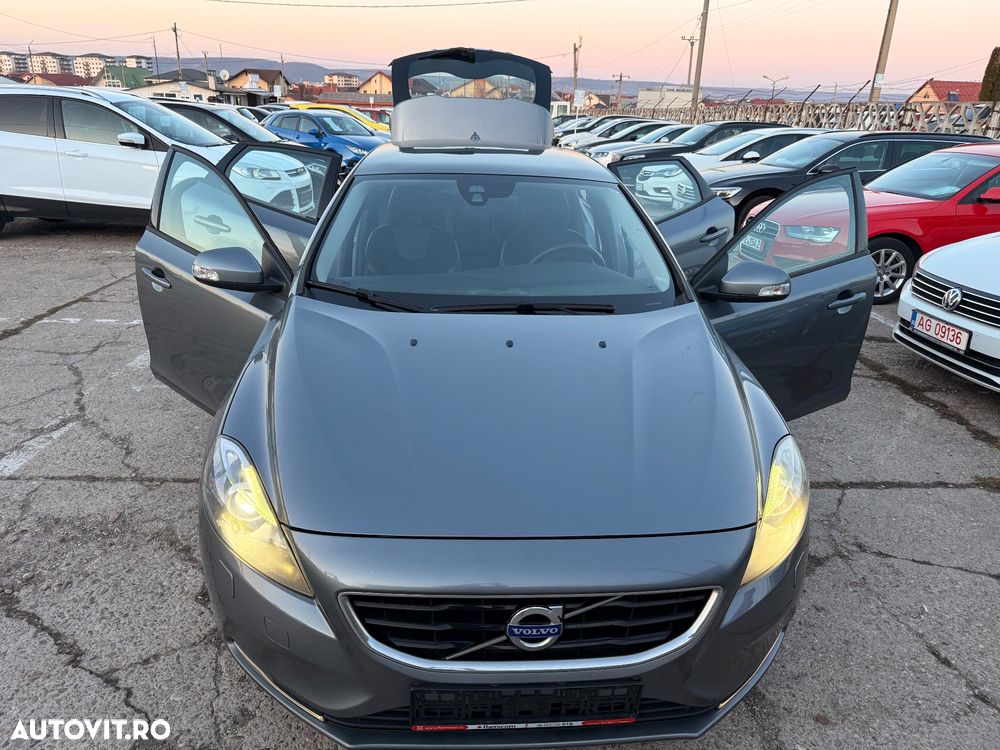 Volvo V40 D2 R Design - 11