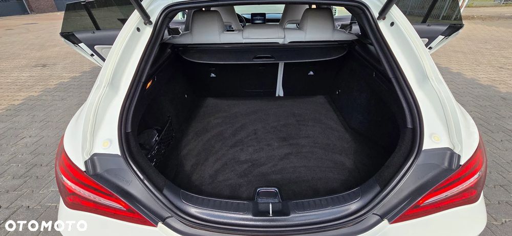 Mercedes-Benz CLA 200 7G-DCT Urban - 12