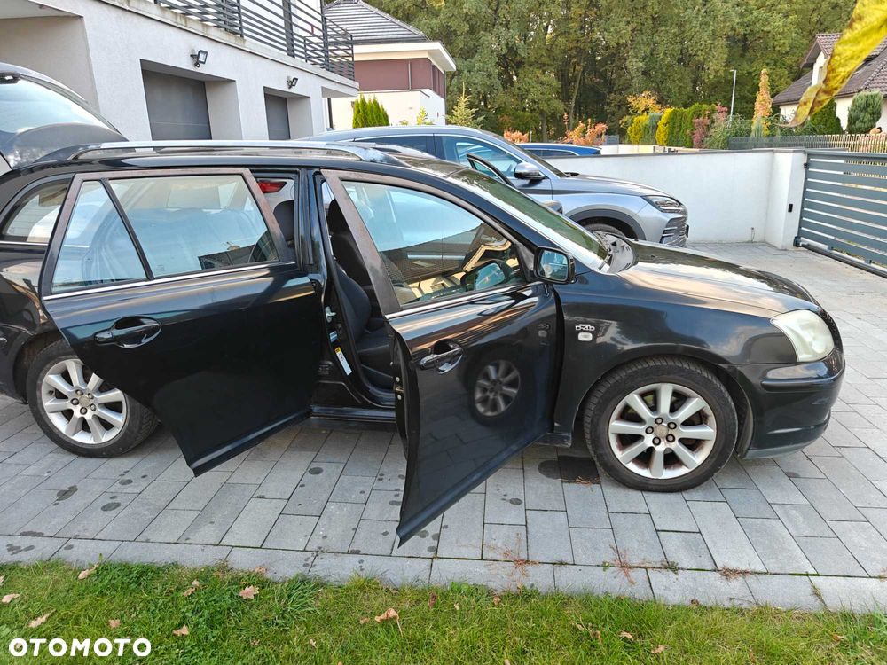 Toyota Avensis - 8