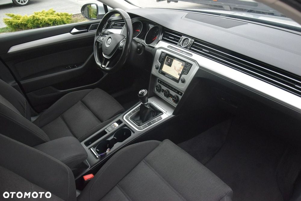 Volkswagen Passat - 35