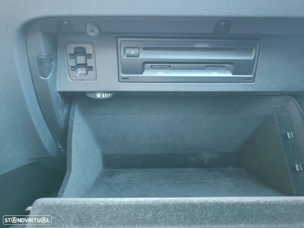 VW Passat 2.0 TDI Business P.DSG - 47