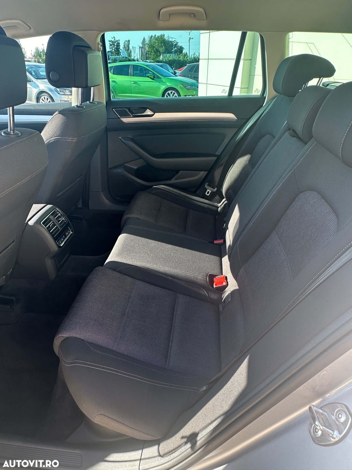 Volkswagen Passat Variant 2.0 TDI DSG (BlueMotion Technology) Comfortline - 23