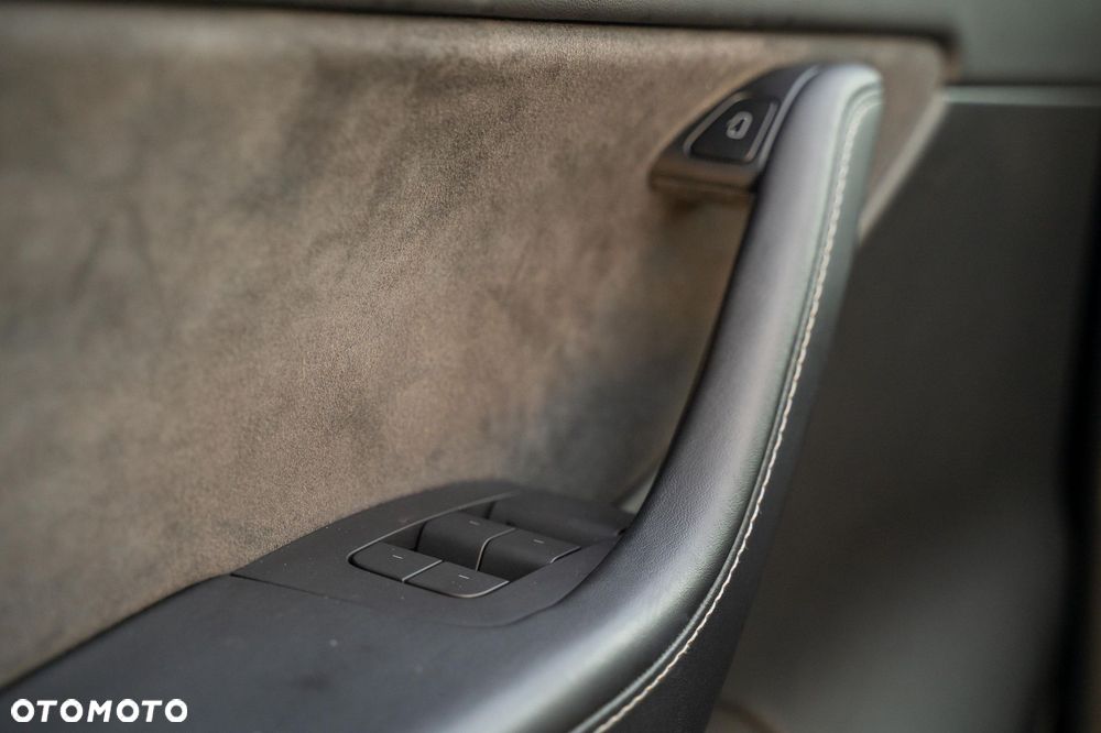 Tesla Model Y Long Range RWD - 23