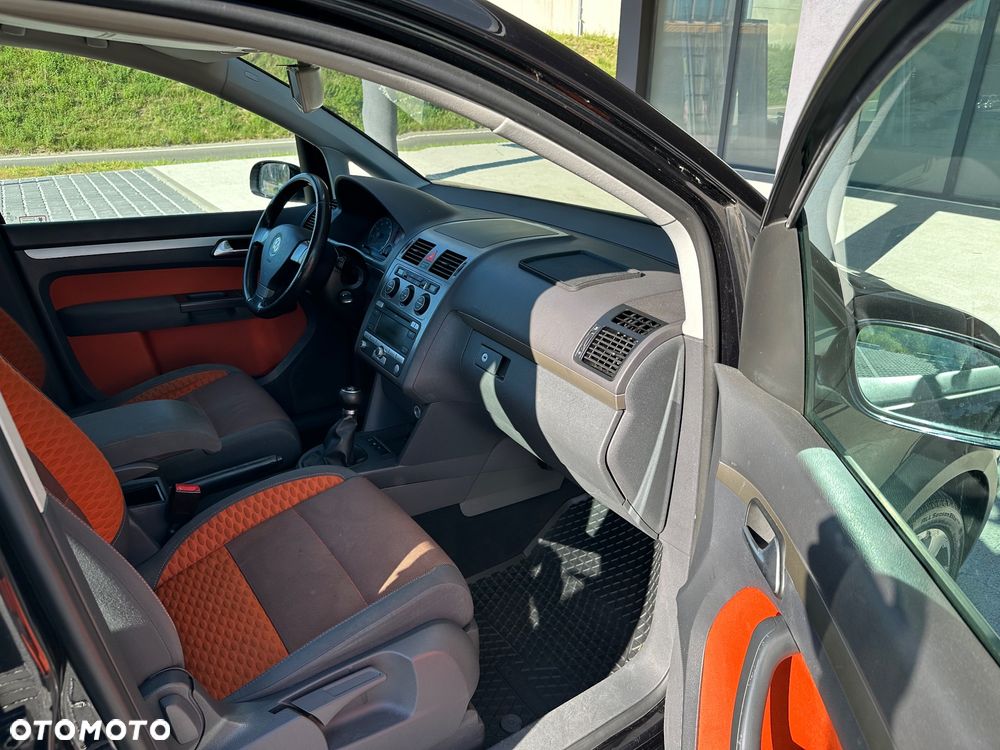 Volkswagen Touran 1.4 TSI Cross - 15