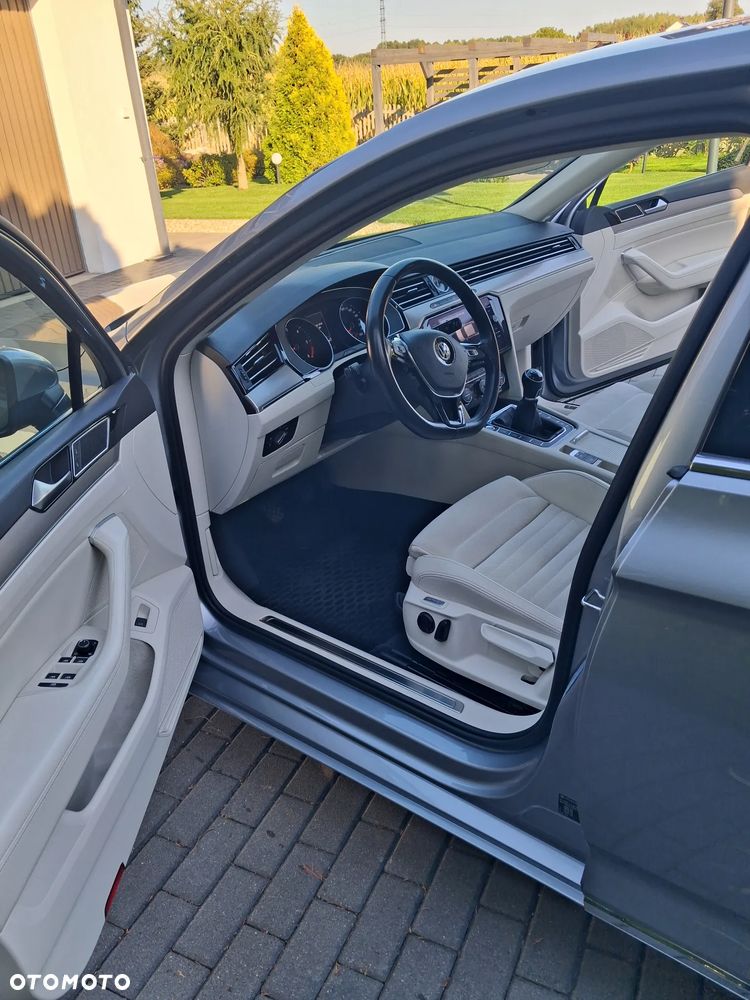 Volkswagen Passat - 10