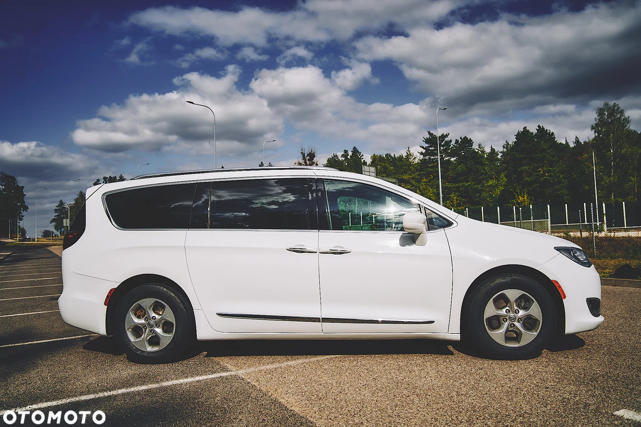 Chrysler Pacifica - 15