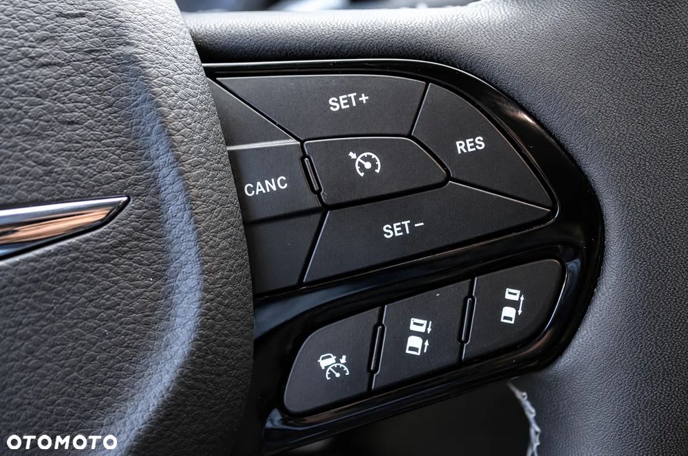 Chrysler Pacifica - 25
