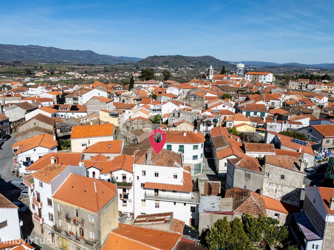 Prédio para venda centro de Caria com comércio no rés-do-chão e ampla - Grande imagem: 3/53