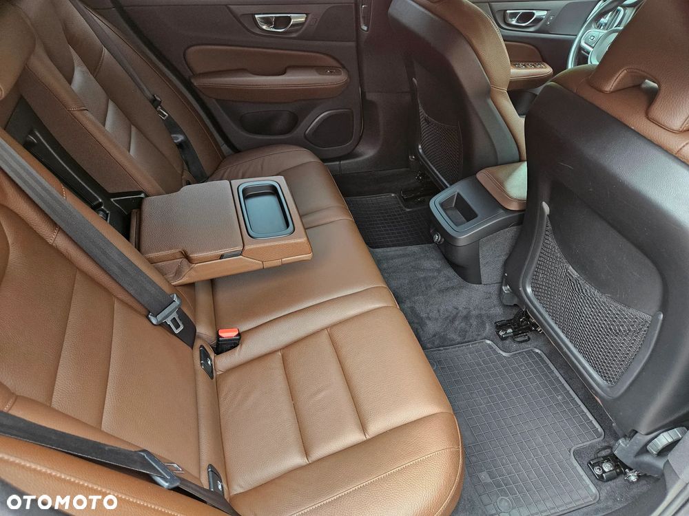 Volvo V60 T4 Momentum Pro - 17