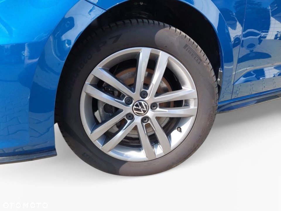 Volkswagen Touran - 12