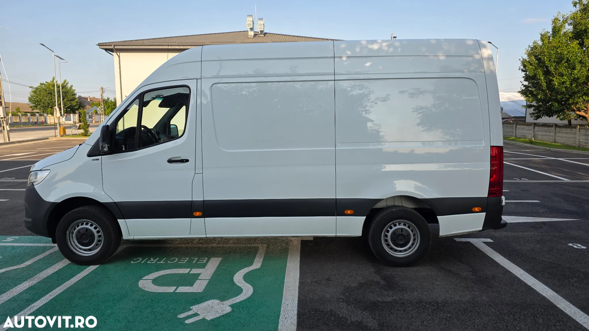 Mercedes-Benz Sprinter - 2