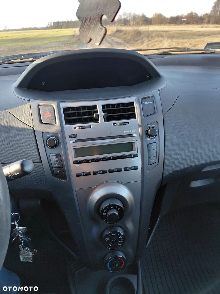 Toyota Yaris 1.0 Luna - 7