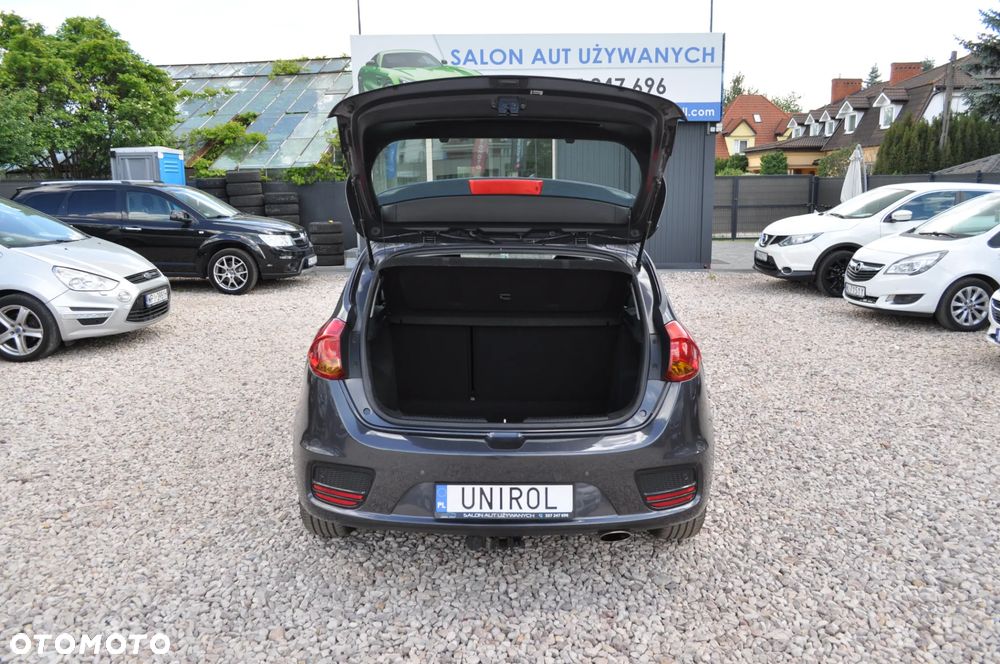 Kia Ceed - 33