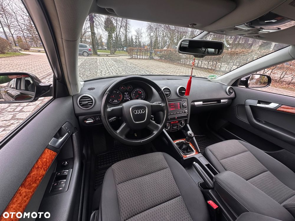 Audi A3 Sportback 2.0 TDI DPF quattro Ambiente - 17